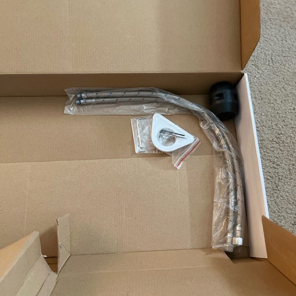 KOVA SINGLE HANDLE PULL DOWN FAUCET - Picture 2 of 3